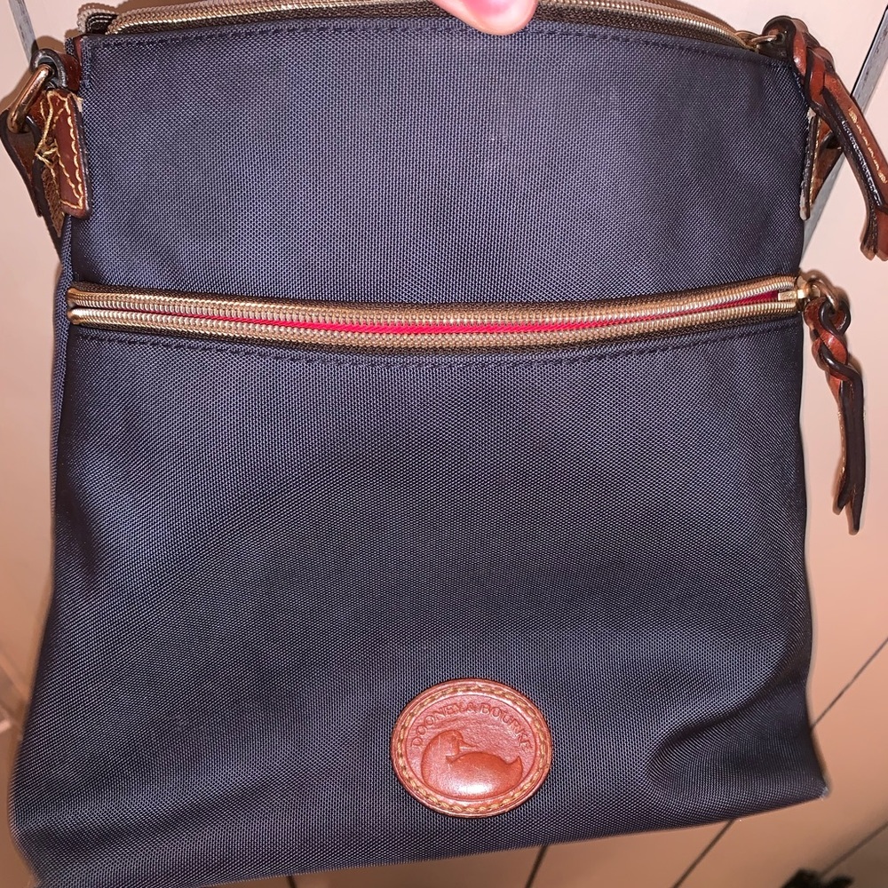 DOONEY & BOURKE WOMENS NAVY CROSSBODY